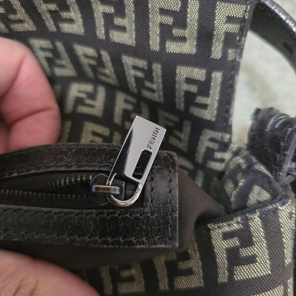 Authentic Fendi brown canvas signature FF Baguette Bag - Picture 4 of 15